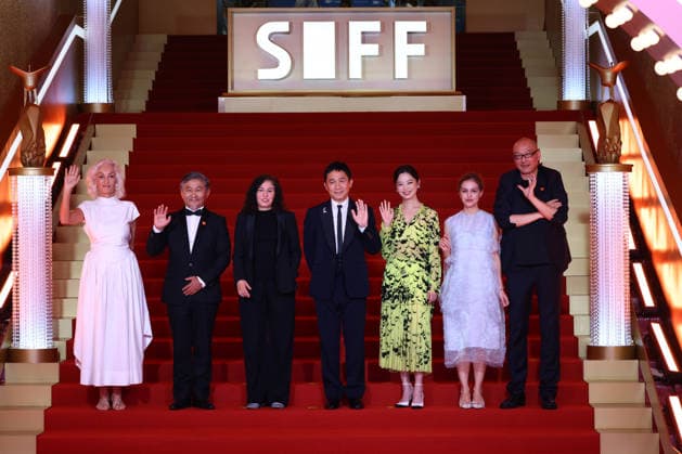 SHANGHAI, CHINA - JUNE 20: Actor Tony Leung Chiu-wai and actress Xin Zhilei arrive at the red carpet of the closing ceremony for the 28th Shanghai International Film Festival on June 20, 2026 in Shanghai, China.  Copyright: xVCGx 111649518341
