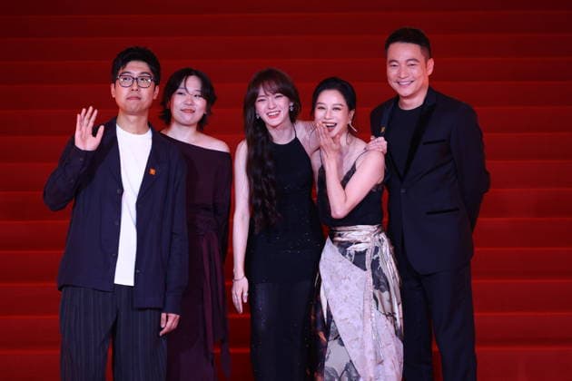 SHANGHAI, CHINA - JUNE 20: Director Liu Xiaoyang, screenwriter Zhang Xiaoying, actress Vicky Chen (aka Wen Qi), actress Ni Hongjie and actor Yu Entai arrive at the red carpet of the closing ceremony for the 28th Shanghai International Film Festival on June 20, 2026 in Shanghai, China.  Copyright: xVCGx 111649518314