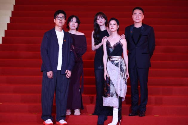 SHANGHAI, CHINA - JUNE 20: Director Liu Xiaoyang, screenwriter Zhang Xiaoying, actress Vicky Chen (aka Wen Qi), actress Ni Hongjie and actor Yu Entai arrive at the red carpet of the closing ceremony for the 28th Shanghai International Film Festival on June 20, 2026 in Shanghai, China.  Copyright: xVCGx 111649518307