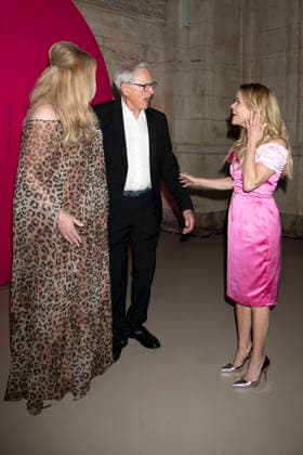 Jennifer Coolidge, Victor Garber und Reese Witherspoon beim Amazon Prime Video Popup Event Elle World zum 25. Geburtstag des Films ˜Legally Blonde Natürlich blond˜ und zur Serie ˜Elle˜ in der Hall des Lumieres. New York, 20.06.2026 *** Jennifer Coolidge, Victor Garber, and Reese Witherspoon at the Amazon Prime Video pop-up event Elle World, celebrating the 25th anniversary of the film Legally Blonde and the series Elle, at the Hall of Lumieres in New York, June 20, 2026,detected_source_language Foto:xB.xHinex xFuturexImagex elle_6654