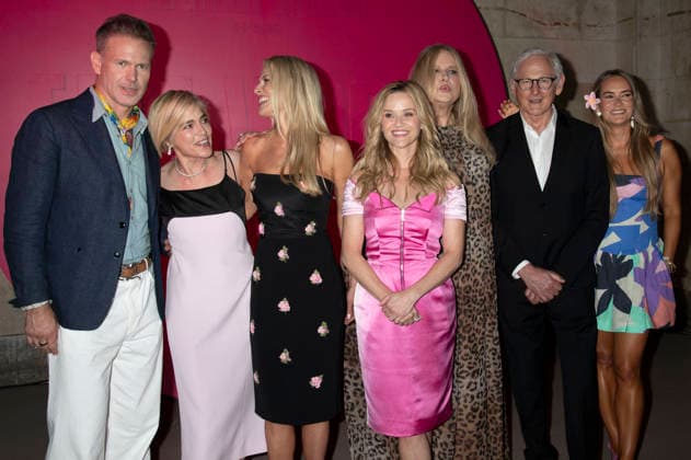 Matthew Davis, Selma Blair, Ali Larter, Reese Witherspoon, Jennifer Coolidge, Victor Garber und Hoku beim Amazon Prime Video Popup Event Elle World zum 25. Geburtstag des Films ˜Legally Blonde Natürlich blond˜ und zur Serie ˜Elle˜ in der Hall des Lumieres. New York, 20.06.2026 *** Matthew Davis, Selma Blair, Ali Larter, Reese Witherspoon, Jennifer Coolidge, Victor Garber, and Hoku at the Amazon Prime Video pop-up event Elle World celebrating the 25th anniversary of the film Legally Blonde and the series Elle at the Hall of Lumieres in New York, June 20, 2026,detected_source_language Foto:xB.xHinex xFuturexImagex elle_6661