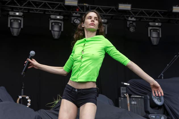 Bar Italia perform at Halifax Piece Hall Nina Cristante of Bar Italia performs at Piece Hall, Halifax, England, 20th June 2026, Credit:Mike Gray MIKE GRAY - B4227 Avalon  Copyright: xMikexGrayx xMIKExGRAYx-xB4227x xAvalonx 1111529119