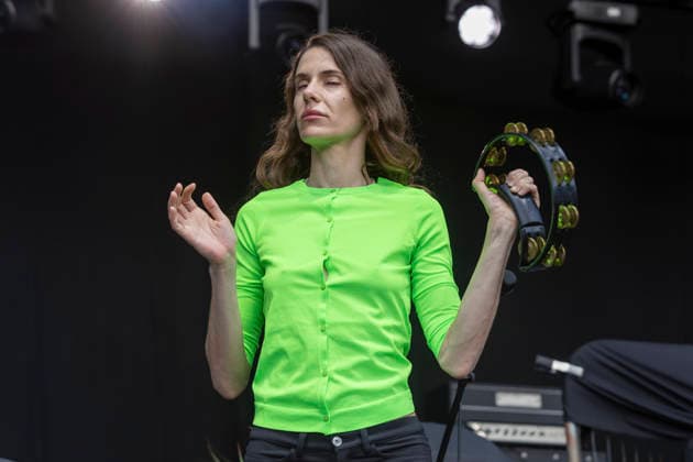 Bar Italia perform at Halifax Piece Hall Nina Cristante of Bar Italia performs at Piece Hall, Halifax, England, 20th June 2026, Credit:Mike Gray MIKE GRAY - B4227 Avalon  Copyright: xMikexGrayx xMIKExGRAYx-xB4227x xAvalonx 1111529149