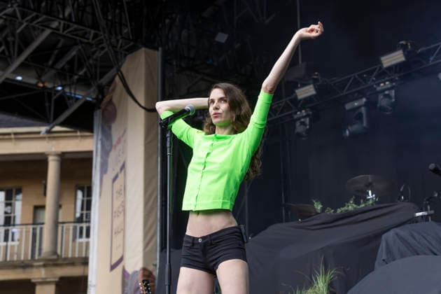 Bar Italia perform at Halifax Piece Hall Nina Cristante of Bar Italia performs at Piece Hall, Halifax, England, 20th June 2026, Credit:Mike Gray MIKE GRAY - B4227 Avalon  Copyright: xMikexGrayx xMIKExGRAYx-xB4227x xAvalonx 1111529157