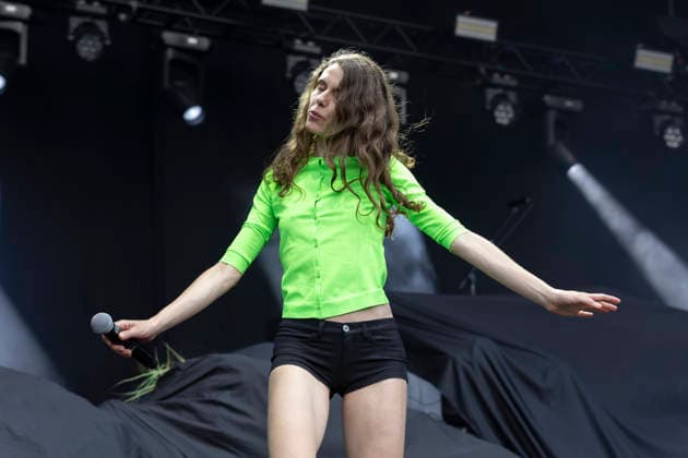 Bar Italia perform at Halifax Piece Hall Nina Cristante of Bar Italia performs at Piece Hall, Halifax, England, 20th June 2026, Credit:Mike Gray MIKE GRAY - B4227 Avalon  Copyright: xMikexGrayx xMIKExGRAYx-xB4227x xAvalonx 1111529165