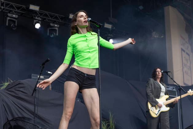 Bar Italia perform at Halifax Piece Hall Nina Cristante of Bar Italia performs at Piece Hall, Halifax, England, 20th June 2026, Credit:Mike Gray MIKE GRAY - B4227 Avalon  Copyright: xMikexGrayx xMIKExGRAYx-xB4227x xAvalonx 1111529176