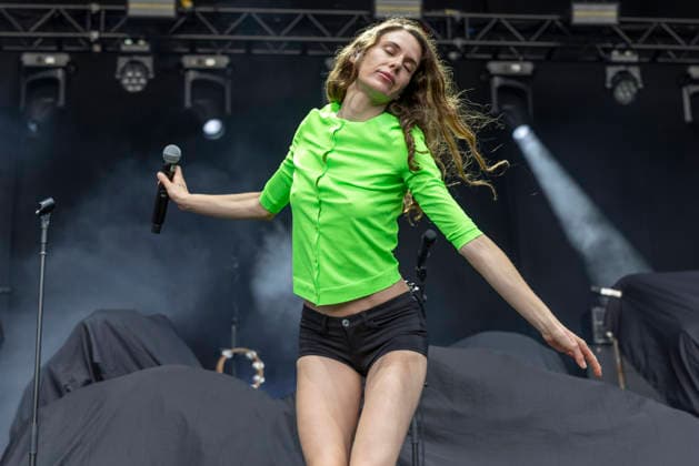 Bar Italia perform at Halifax Piece Hall Nina Cristante of Bar Italia performs at Piece Hall, Halifax, England, 20th June 2026, Credit:Mike Gray MIKE GRAY - B4227 Avalon  Copyright: xMikexGrayx xMIKExGRAYx-xB4227x xAvalonx 1111529265