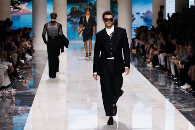 News - Dolce&Gabbana - Runway - Milan Fashion Week - Menswear Spring Summer 2027 MILAN, ITALY - JUNE 20, 2026: Models walk the runway during the Dolce&amp;Gabbana Men s Spring Summer 2027 collection fashion show as part of Milan Fashion Week Menswear in Milan, Italy. Photo: Cinzia Camela. Milan Metropol Italy Copyright: xCinziaxCamelax xLiveMediax LPN_2529279