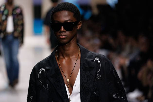 News - Dolce&Gabbana - Runway - Milan Fashion Week - Menswear Spring Summer 2027 MILAN, ITALY - JUNE 20, 2026: A model walks the runway during the Dolce&amp;Gabbana Men s Spring Summer 2027 collection fashion show as part of Milan Fashion Week Menswear in Milan, Italy. Photo: Cinzia Camela. Milan Metropol Italy Copyright: xCinziaxCamelax xLiveMediax LPN_2529284