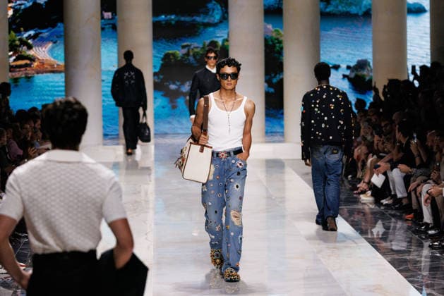 News - Dolce&Gabbana - Runway - Milan Fashion Week - Menswear Spring Summer 2027 MILAN, ITALY - JUNE 20, 2026: Models walk the runway during the Dolce&amp;Gabbana Men s Spring Summer 2027 collection fashion show as part of Milan Fashion Week Menswear in Milan, Italy. Photo: Cinzia Camela. Milan Metropol Italy Copyright: xCinziaxCamelax xLiveMediax LPN_2529291