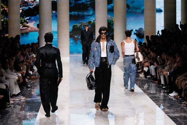 News - Dolce&Gabbana - Runway - Milan Fashion Week - Menswear Spring Summer 2027 MILAN, ITALY - JUNE 20, 2026: Models walk the runway during the Dolce&amp;Gabbana Men s Spring Summer 2027 collection fashion show as part of Milan Fashion Week Menswear in Milan, Italy. Photo: Cinzia Camela. Milan Metropol Italy Copyright: xCinziaxCamelax xLiveMediax LPN_2529299