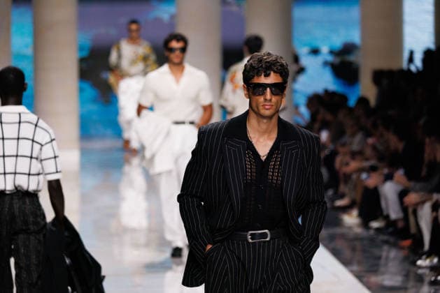 News - Dolce&Gabbana - Runway - Milan Fashion Week - Menswear Spring Summer 2027 MILAN, ITALY - JUNE 20, 2026: A model walks the runway during the Dolce&amp;Gabbana Men s Spring Summer 2027 collection fashion show as part of Milan Fashion Week Menswear in Milan, Italy. Photo: Cinzia Camela. Milan Metropol Italy Copyright: xCinziaxCamelax xLiveMediax LPN_2529305