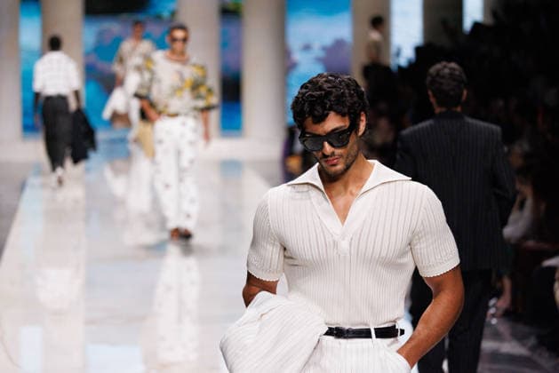 News - Dolce&Gabbana - Runway - Milan Fashion Week - Menswear Spring Summer 2027 MILAN, ITALY - JUNE 20, 2026: A model walks the runway during the Dolce&amp;Gabbana Men s Spring Summer 2027 collection fashion show as part of Milan Fashion Week Menswear in Milan, Italy. Photo: Cinzia Camela. Milan Metropol Italy Copyright: xCinziaxCamelax xLiveMediax LPN_2529308