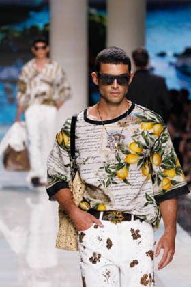 News - Dolce&Gabbana - Runway - Milan Fashion Week - Menswear Spring Summer 2027 MILAN, ITALY - JUNE 20, 2026: A model walks the runway during the Dolce&amp;Gabbana Men s Spring Summer 2027 collection fashion show as part of Milan Fashion Week Menswear in Milan, Italy. Photo: Cinzia Camela. Milan Metropol Italy Copyright: xCinziaxCamelax xLiveMediax LPN_2529311