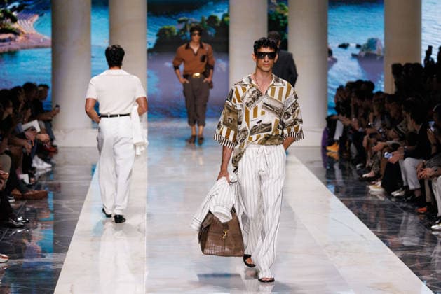 News - Dolce&Gabbana - Runway - Milan Fashion Week - Menswear Spring Summer 2027 MILAN, ITALY - JUNE 20, 2026: A model walks the runway during the Dolce&amp;Gabbana Men s Spring Summer 2027 collection fashion show as part of Milan Fashion Week Menswear in Milan, Italy. Photo: Cinzia Camela. Milan Metropol Italy Copyright: xCinziaxCamelax xLiveMediax LPN_2529314