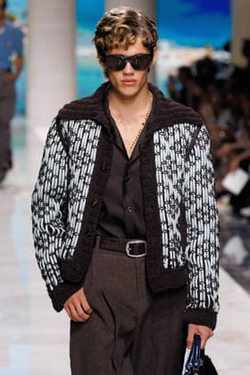 News - Dolce&Gabbana - Runway - Milan Fashion Week - Menswear Spring Summer 2027 MILAN, ITALY - JUNE 20, 2026: A model walks the runway during the Dolce&amp;Gabbana Men s Spring Summer 2027 collection fashion show as part of Milan Fashion Week Menswear in Milan, Italy. Photo: Cinzia Camela. Milan Metropol Italy Copyright: xCinziaxCamelax xLiveMediax LPN_2529323