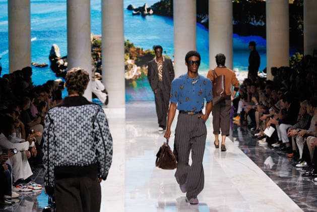 News - Dolce&Gabbana - Runway - Milan Fashion Week - Menswear Spring Summer 2027 MILAN, ITALY - JUNE 20, 2026: A model walks the runway during the Dolce&amp;Gabbana Men s Spring Summer 2027 collection fashion show as part of Milan Fashion Week Menswear in Milan, Italy. Photo: Cinzia Camela. Milan Metropol Italy Copyright: xCinziaxCamelax xLiveMediax LPN_2529325