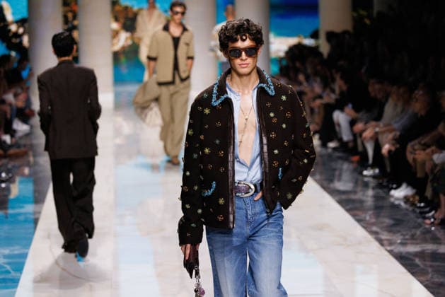 News - Dolce&Gabbana - Runway - Milan Fashion Week - Menswear Spring Summer 2027 MILAN, ITALY - JUNE 20, 2026: A model walks the runway during the Dolce&amp;Gabbana Men s Spring Summer 2027 collection fashion show as part of Milan Fashion Week Menswear in Milan, Italy. Photo: Cinzia Camela. Milan Metropol Italy Copyright: xCinziaxCamelax xLiveMediax LPN_2529329