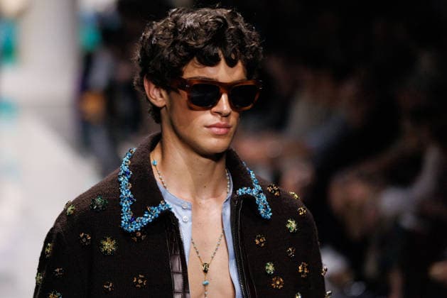 News - Dolce&Gabbana - Runway - Milan Fashion Week - Menswear Spring Summer 2027 MILAN, ITALY - JUNE 20, 2026: A model walks the runway during the Dolce&amp;Gabbana Men s Spring Summer 2027 collection fashion show as part of Milan Fashion Week Menswear in Milan, Italy. Photo: Cinzia Camela. Milan Metropol Italy Copyright: xCinziaxCamelax xLiveMediax LPN_2529330