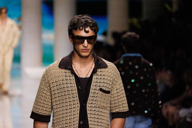 News - Dolce&Gabbana - Runway - Milan Fashion Week - Menswear Spring Summer 2027 MILAN, ITALY - JUNE 20, 2026: A model walks the runway during the Dolce&amp;Gabbana Men s Spring Summer 2027 collection fashion show as part of Milan Fashion Week Menswear in Milan, Italy. Photo: Cinzia Camela. Milan Metropol Italy Copyright: xCinziaxCamelax xLiveMediax LPN_2529333