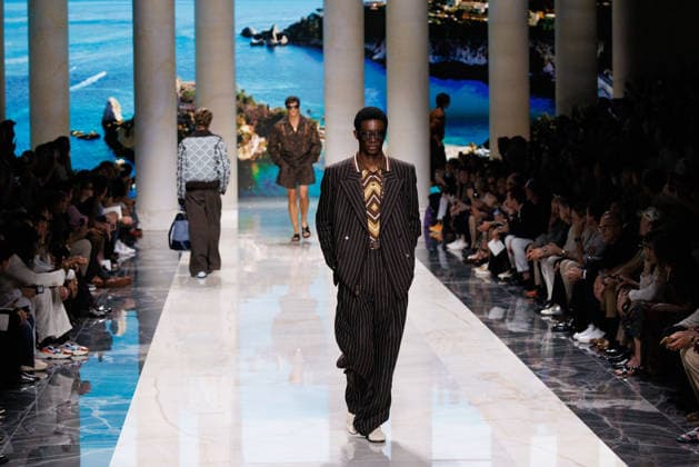 News - Dolce&Gabbana - Runway - Milan Fashion Week - Menswear Spring Summer 2027 MILAN, ITALY - JUNE 20, 2026: A model walks the runway during the Dolce&amp;Gabbana Men s Spring Summer 2027 collection fashion show as part of Milan Fashion Week Menswear in Milan, Italy. Photo: Cinzia Camela. Milan Metropol Italy Copyright: xCinziaxCamelax xLiveMediax LPN_2529335