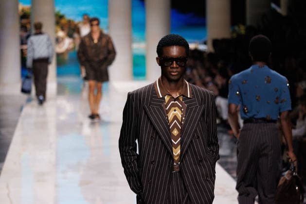 News - Dolce&Gabbana - Runway - Milan Fashion Week - Menswear Spring Summer 2027 MILAN, ITALY - JUNE 20, 2026: A model walks the runway during the Dolce&amp;Gabbana Men s Spring Summer 2027 collection fashion show as part of Milan Fashion Week Menswear in Milan, Italy. Photo: Cinzia Camela. Milan Metropol Italy Copyright: xCinziaxCamelax xLiveMediax LPN_2529338