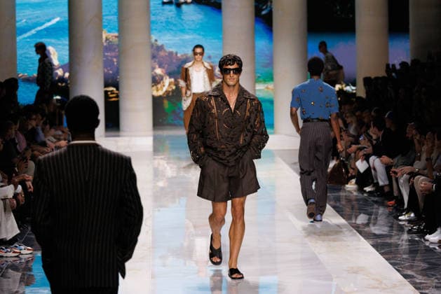 News - Dolce&Gabbana - Runway - Milan Fashion Week - Menswear Spring Summer 2027 MILAN, ITALY - JUNE 20, 2026: A model walks the runway during the Dolce&amp;Gabbana Men s Spring Summer 2027 collection fashion show as part of Milan Fashion Week Menswear in Milan, Italy. Photo: Cinzia Camela. Milan Metropol Italy Copyright: xCinziaxCamelax xLiveMediax LPN_2529340