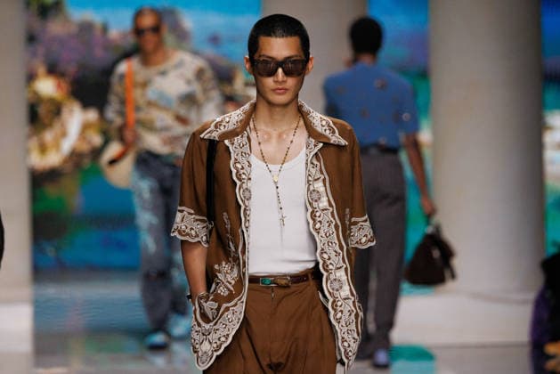 News - Dolce&Gabbana - Runway - Milan Fashion Week - Menswear Spring Summer 2027 MILAN, ITALY - JUNE 20, 2026: A model walks the runway during the Dolce&amp;Gabbana Men s Spring Summer 2027 collection fashion show as part of Milan Fashion Week Menswear in Milan, Italy. Photo: Cinzia Camela. Milan Metropol Italy Copyright: xCinziaxCamelax xLiveMediax LPN_2529349