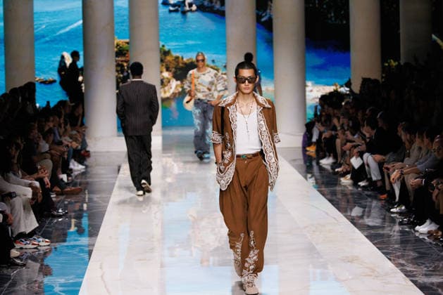 News - Dolce&Gabbana - Runway - Milan Fashion Week - Menswear Spring Summer 2027 MILAN, ITALY - JUNE 20, 2026: A model walks the runway during the Dolce&amp;Gabbana Men s Spring Summer 2027 collection fashion show as part of Milan Fashion Week Menswear in Milan, Italy. Photo: Cinzia Camela. Milan Metropol Italy Copyright: xCinziaxCamelax xLiveMediax LPN_2529350