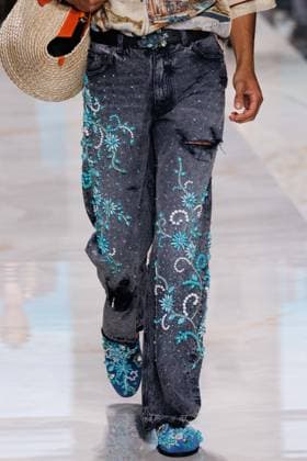 News - Dolce&Gabbana - Runway - Milan Fashion Week - Menswear Spring Summer 2027 MILAN, ITALY - JUNE 20, 2026: A model walks the runway during the Dolce&amp;Gabbana Men s Spring Summer 2027 collection fashion show as part of Milan Fashion Week Menswear in Milan, Italy. Photo: Cinzia Camela. Milan Metropol Italy Copyright: xCinziaxCamelax xLiveMediax LPN_2529352