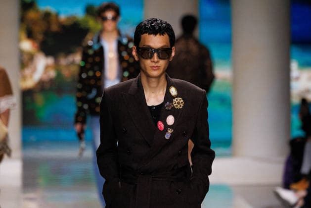 News - Dolce&Gabbana - Runway - Milan Fashion Week - Menswear Spring Summer 2027 MILAN, ITALY - JUNE 20, 2026: A model walks the runway during the Dolce&amp;Gabbana Men s Spring Summer 2027 collection fashion show as part of Milan Fashion Week Menswear in Milan, Italy. Photo: Cinzia Camela. Milan Metropol Italy Copyright: xCinziaxCamelax xLiveMediax LPN_2529355