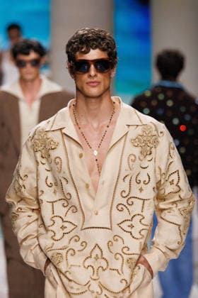 News - Dolce&Gabbana - Runway - Milan Fashion Week - Menswear Spring Summer 2027 MILAN, ITALY - JUNE 20, 2026: A model walks the runway during the Dolce&amp;Gabbana Men s Spring Summer 2027 collection fashion show as part of Milan Fashion Week Menswear in Milan, Italy. Photo: Cinzia Camela. Milan Metropol Italy Copyright: xCinziaxCamelax xLiveMediax LPN_2529359