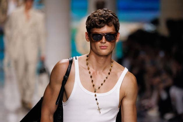 News - Dolce&Gabbana - Runway - Milan Fashion Week - Menswear Spring Summer 2027 MILAN, ITALY - JUNE 20, 2026: A model walks the runway during the Dolce&amp;Gabbana Men s Spring Summer 2027 collection fashion show as part of Milan Fashion Week Menswear in Milan, Italy. Photo: Cinzia Camela. Milan Metropol Italy Copyright: xCinziaxCamelax xLiveMediax LPN_2529365