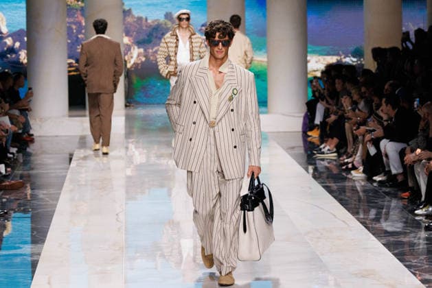 News - Dolce&Gabbana - Runway - Milan Fashion Week - Menswear Spring Summer 2027 MILAN, ITALY - JUNE 20, 2026: A model walks the runway during the Dolce&amp;Gabbana Men s Spring Summer 2027 collection fashion show as part of Milan Fashion Week Menswear in Milan, Italy. Photo: Cinzia Camela. Milan Metropol Italy Copyright: xCinziaxCamelax xLiveMediax LPN_2529367
