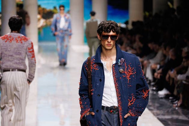 News - Dolce&Gabbana - Runway - Milan Fashion Week - Menswear Spring Summer 2027 MILAN, ITALY - JUNE 20, 2026: A model walks the runway during the Dolce&amp;Gabbana Men s Spring Summer 2027 collection fashion show as part of Milan Fashion Week Menswear in Milan, Italy. Photo: Cinzia Camela. Milan Metropol Italy Copyright: xCinziaxCamelax xLiveMediax LPN_2529374