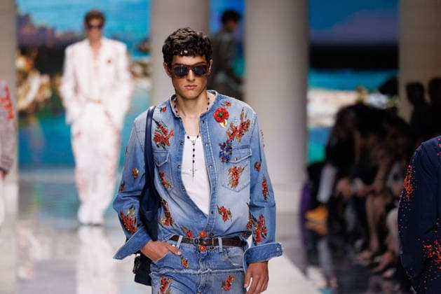 News - Dolce&Gabbana - Runway - Milan Fashion Week - Menswear Spring Summer 2027 MILAN, ITALY - JUNE 20, 2026: A model walks the runway during the Dolce&amp;Gabbana Men s Spring Summer 2027 collection fashion show as part of Milan Fashion Week Menswear in Milan, Italy. Photo: Cinzia Camela. Milan Metropol Italy Copyright: xCinziaxCamelax xLiveMediax LPN_2529376
