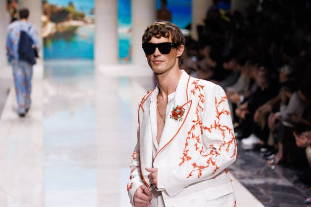 News - Dolce&Gabbana - Runway - Milan Fashion Week - Menswear Spring Summer 2027 MILAN, ITALY - JUNE 20, 2026: A model walks the runway during the Dolce&amp;Gabbana Men s Spring Summer 2027 collection fashion show as part of Milan Fashion Week Menswear in Milan, Italy. Photo: Cinzia Camela. Milan Metropol Italy Copyright: xCinziaxCamelax xLiveMediax LPN_2529383