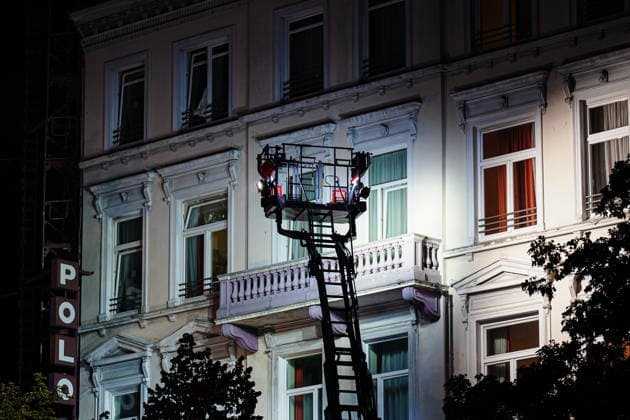 Hamburg Feuerwehreinsatz nach einem Kellerbrand in einem Hotel an der Adenauerallee in Hamburg-St. Georg, 21.06.2026 Über eine Drehleiter wurde die Menschenrettung durchgeführt Feuerwehreinsatz nach einem Kellerbrand in einem Hotel an der Adenauerallee in Hamburg-St. Georg, 21.06.2026 *** Hamburg Copyright: xEibner-Pressefoto MarcelxvonxFehrnx EP_MFN