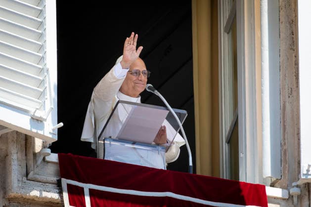 RECORD DATE NOT STATED ITALY - POPE LEO XIV DURING THE ANGELUS PRAYER AT THE VATICAN - 2026 6 21 Italy, Rome, Vatican, 2026 6 21 .Pope Leo XIV waves to the crowd from the window of the apostolic palace overlooking St. Peter s square during the Angelus prayer in the Vatican EDITORIAL USE ONLY - NO BOOKS Copyright: xVATICANxMEDIAx