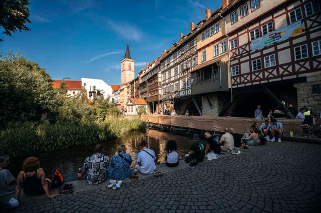 Besucher auf dem 49. Krämerbrückenfest in der Altstadt. Erfurt, 19.06.2026 *** Visitors at the 49th Krämerbrückenfest in Erfurts Old Town, June 19, 2026,detected_source_language Foto:xM.xKremerx xFuturexImagex kraemerbrueckenfest_6602