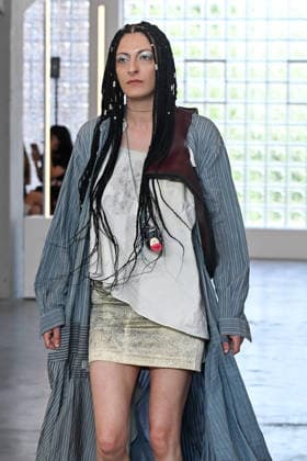 IPA85907757 - Milan, Milan Men™s Fashion Week Spring Summer 2027 - Men™s Fashion, Spring Summer 2027 - Simon Cracker fashion show - runway - pictured: model  Copyright: xSimonaxChiocciax xSimonaxChiocciax 85907757