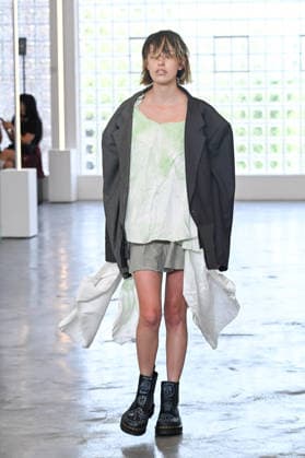 IPA85907711 - Milan, Milan Men™s Fashion Week Spring Summer 2027 - Men™s Fashion, Spring Summer 2027 - Simon Cracker fashion show - runway - pictured: model  Copyright: xSimonaxChiocciax xSimonaxChiocciax 85907711