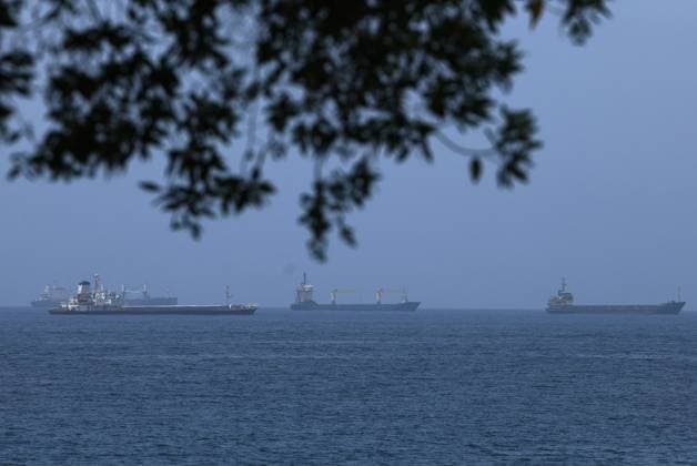 Commercial ships and oil tankers in Gulf of Oman ahead of Hormuz reopening MUSCAT, OMAN - JUNE 21: A view of commercial cargo vessels and crude oil tankers are anchored in the Gulf of Oman, off the coast of Muscat, Oman, on June 21, 2026, as they prepare to transit through the critical Strait of Hormuz. Maritime traffic along this vital global trade corridor experienced severe disruptions following heightened geopolitical tensions between the United States and Iran that escalated earlier in February. Following a diplomatic memorandum of understanding reached in mid-June, the strategic waterway is expected to fully reopen to international shipping and energy transit. Shady Alassar Anadolu Muscat Oman. Editorial use only. Please get in touc  Copyright: x2026xAnadoluxShadyxAlassarx