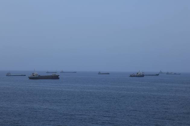 Commercial ships and oil tankers in Gulf of Oman ahead of Hormuz reopening MUSCAT, OMAN - JUNE 21: A view of commercial cargo vessels and crude oil tankers are anchored in the Gulf of Oman, off the coast of Muscat, Oman, on June 21, 2026, as they prepare to transit through the critical Strait of Hormuz. Maritime traffic along this vital global trade corridor experienced severe disruptions following heightened geopolitical tensions between the United States and Iran that escalated earlier in February. Following a diplomatic memorandum of understanding reached in mid-June, the strategic waterway is expected to fully reopen to international shipping and energy transit. Shady Alassar Anadolu Muscat Oman. Editorial use only. Please get in touc  Copyright: x2026xAnadoluxShadyxAlassarx