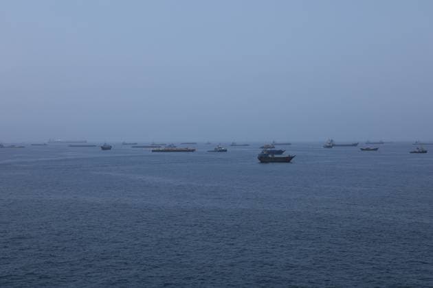 Commercial ships and oil tankers in Gulf of Oman ahead of Hormuz reopening MUSCAT, OMAN - JUNE 21: A view of commercial cargo vessels and crude oil tankers are anchored in the Gulf of Oman, off the coast of Muscat, Oman, on June 21, 2026, as they prepare to transit through the critical Strait of Hormuz. Maritime traffic along this vital global trade corridor experienced severe disruptions following heightened geopolitical tensions between the United States and Iran that escalated earlier in February. Following a diplomatic memorandum of understanding reached in mid-June, the strategic waterway is expected to fully reopen to international shipping and energy transit. Shady Alassar Anadolu Muscat Oman. Editorial use only. Please get in touc  Copyright: x2026xAnadoluxShadyxAlassarx