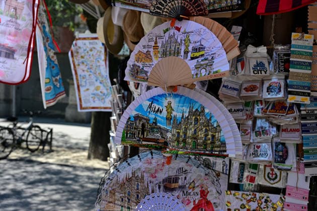 Heatwave in Milan, Italy MILAN, ITALY - JUNE 21: Fans depicting the Duomo are seen hanging in a tourist shop during a heatwave in Milan, Italy on June 21, 2026 Piero Cruciatti Anadolu Milan Italy. Editorial use only. Please get in touch for any other usage.  Copyright: x2026xAnadoluxPieroxCruciattix