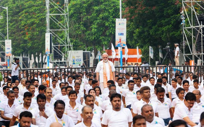 PM Modi takes part in 12th International Day of Yoga celebrations Kolkata, Jun 21 (ANI): Prime Minister Narendra Modi takes part in 12th International Day of Yoga celebrations, in Kolkata on Sunday. (DPR PMO ANI Photo) Kolkata West Bengal India Copyright: xANIx ANI_20260621010