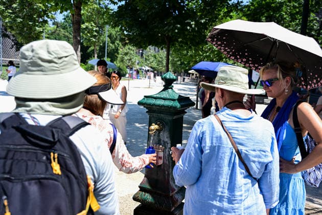 Heatwave in Milan, Italy MILAN, ITALY - JUNE 21: People cool themselves at a public fountain during a heatwave in Milan, Italy on June 21, 2026 Piero Cruciatti Anadolu Milan Italy. Editorial use only. Please get in touch for any other usage.  Copyright: x2026xAnadoluxPieroxCruciattix