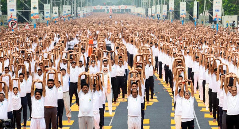 RECORD DATE NOT STATED PM Modi takes part in 12th International Day of Yoga celebrations Kolkata, Jun 21 (ANI): Prime Minister Narendra Modi takes part in 12th International Day of Yoga celebrations, in Kolkata on Sunday. (DPR PMO ANI Photo) Kolkata West Bengal India Copyright: xANIx ANI_20260621029