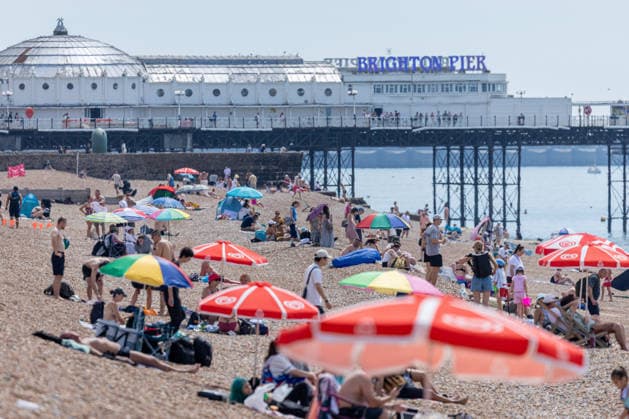 June 21, 2026, Brighton, UK: London, UK. Sunseekers enjoy the warm sunshine on Brighton Beach, East Sussex today as weather forecasters predict another heatwave for the South of the country. The Met Office has issued Amber alerts for Ã¢â‚¬ËœExtreme HeatÃ¢â‚¬â ¢ today with highs of over 38c for London and the South East by Wednesday. Brighton UK  - ZUMAl94_ 20260621_zaf_l94_008 Copyright: xAlexxLentatix